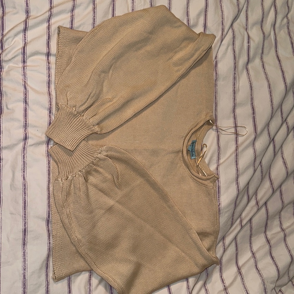 Cream medium crop sweater! Perfect for fall or winter